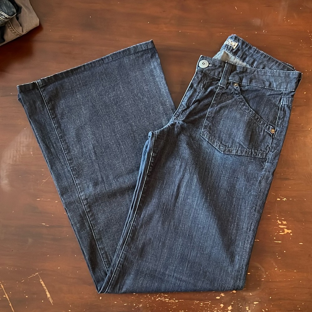 Hudson bell bottom blue jeans 
Waist 17”
Inseam 33”